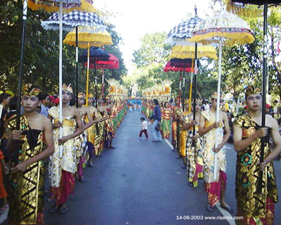 Bali Arts Festival Parade 2003 !