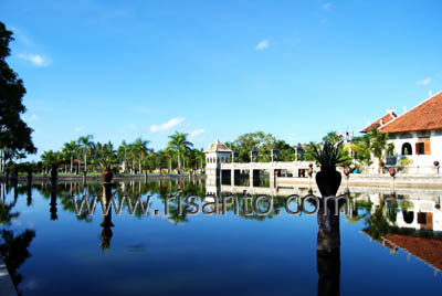 Water Palace reflection