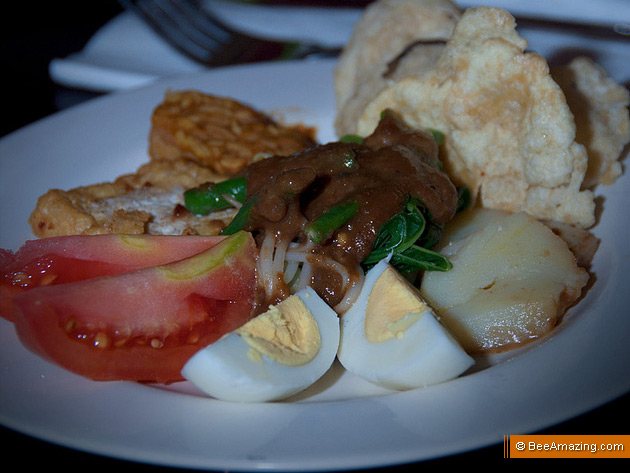 Gado Gado (Indonesia salad with peanut sauce)