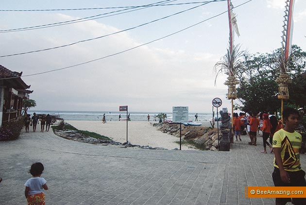 entrance path to pandawa beach